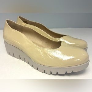 Wonders- Womens Pump- C33242, Size:39, Pre- Owned great condition,‎ Beige